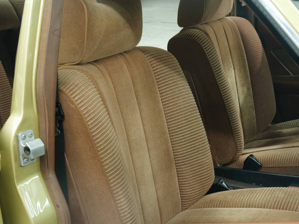 Image 33/50 de Mercedes-Benz 280 SE (1975)