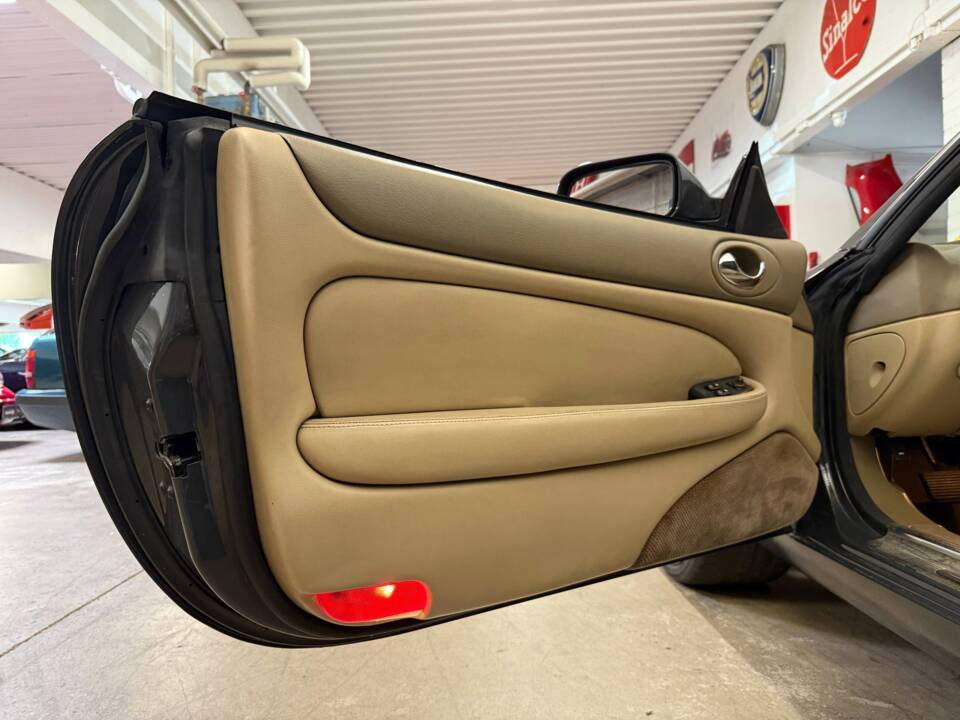 Image 6/21 of Jaguar XKR (1998)