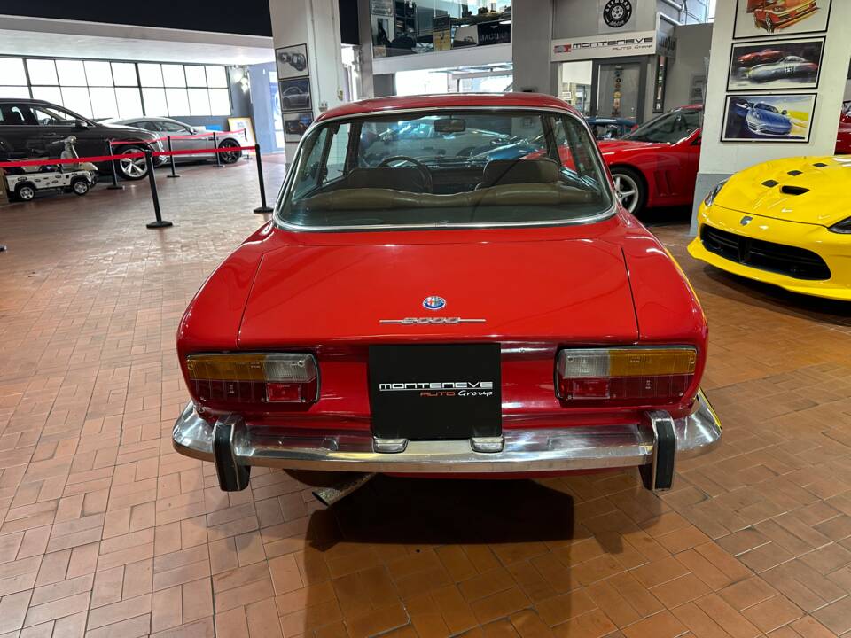 Image 20/33 de Alfa Romeo 2000 GT Veloce (1972)