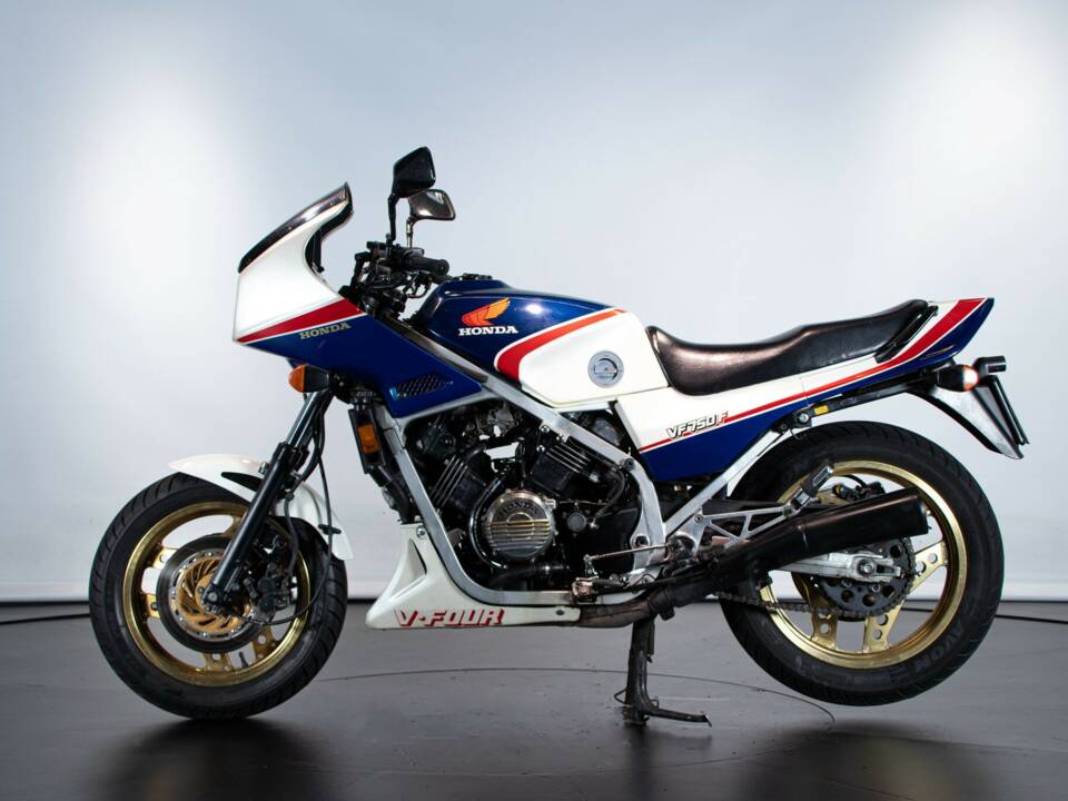Image 1/50 de Honda VF 750 (1983)