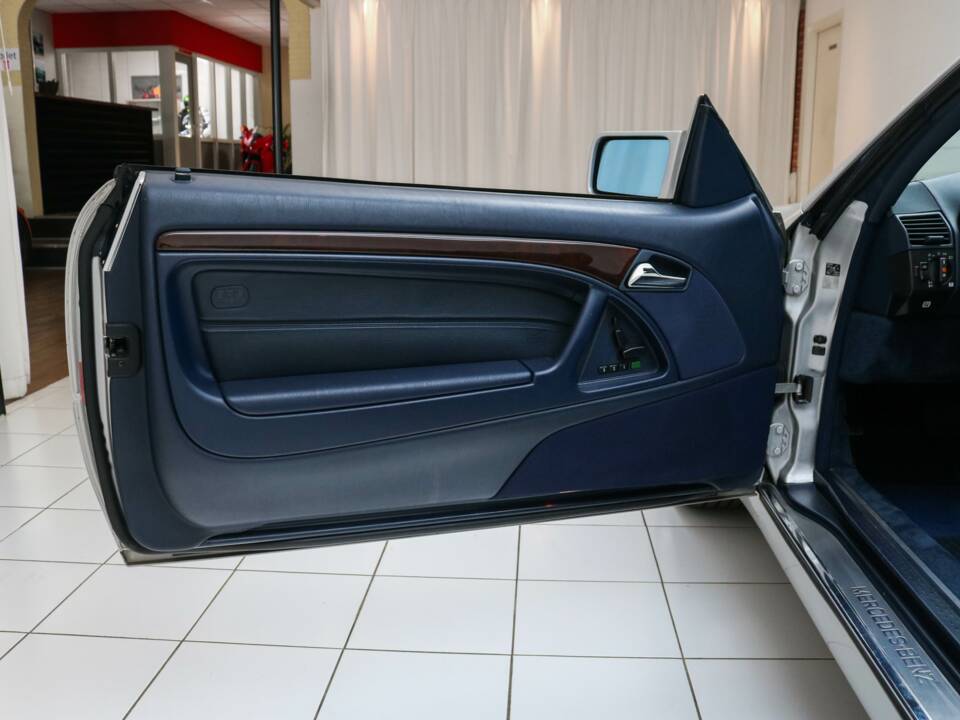 Bild 12/84 von Mercedes-Benz SL 320 (1996)