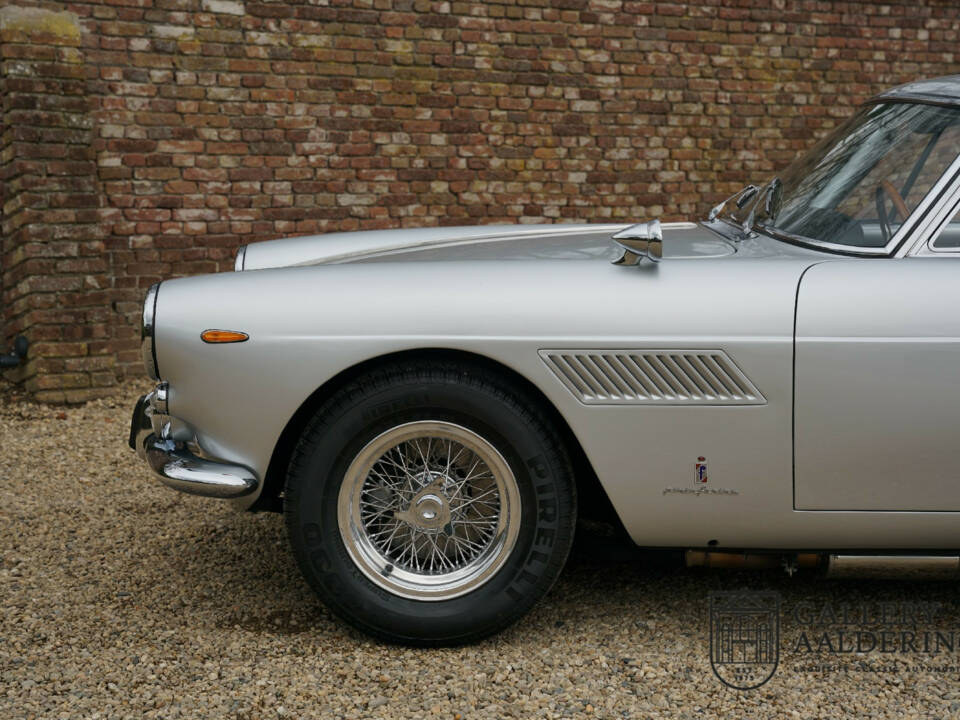 Image 22/50 of Ferrari 250 GT&#x2F;E (1964)