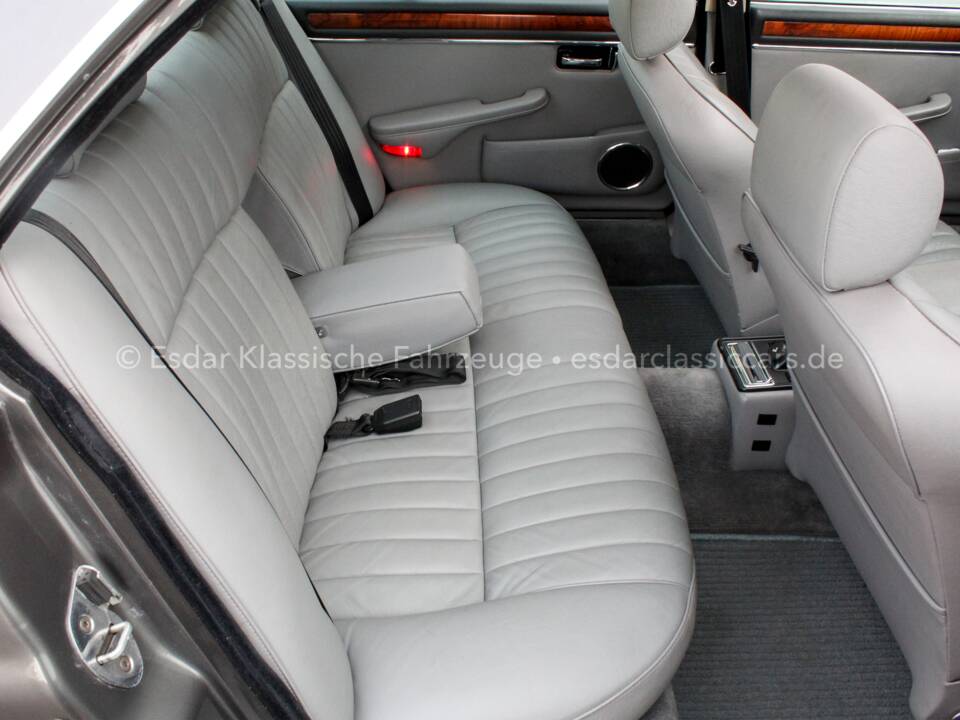 Immagine 19/46 di Jaguar XJ 12 (1986)