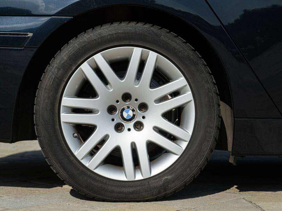 Image 23/50 de BMW 745Li (2001)