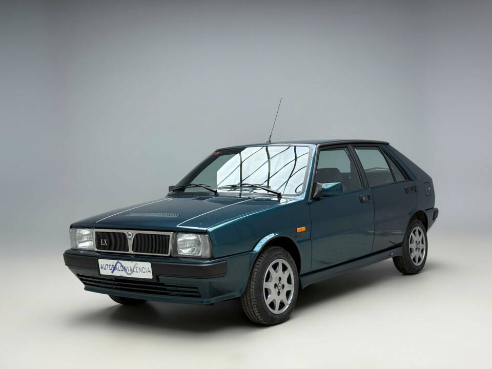 Image 3/30 of Lancia Delta 1.5 LX (1991)