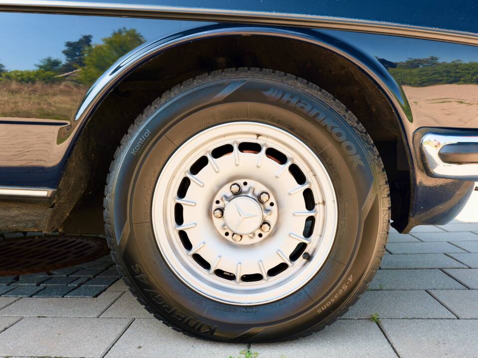 Bild 46/99 von Mercedes-Benz 230 CE (1983)