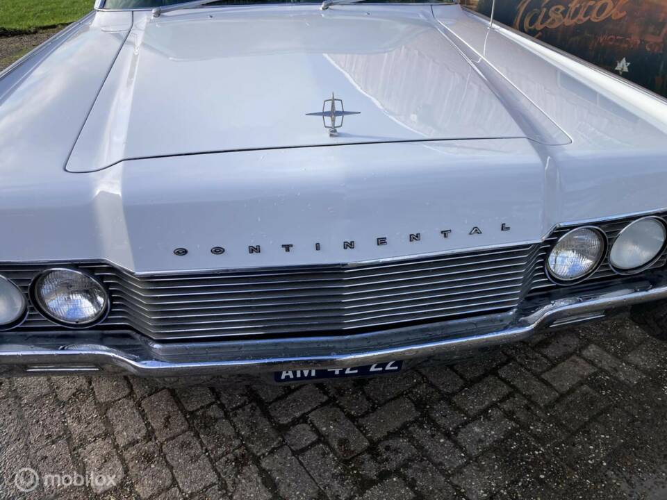 Bild 36/50 von Lincoln Continental Convertible (1966)