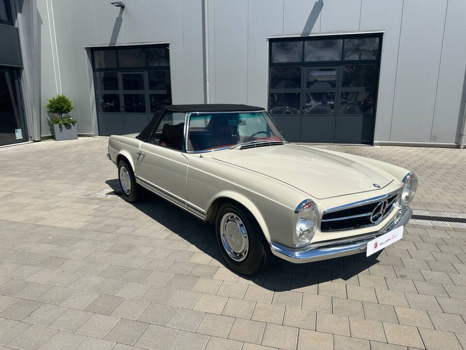 Image 22/30 of Mercedes-Benz 280 SL (1970)