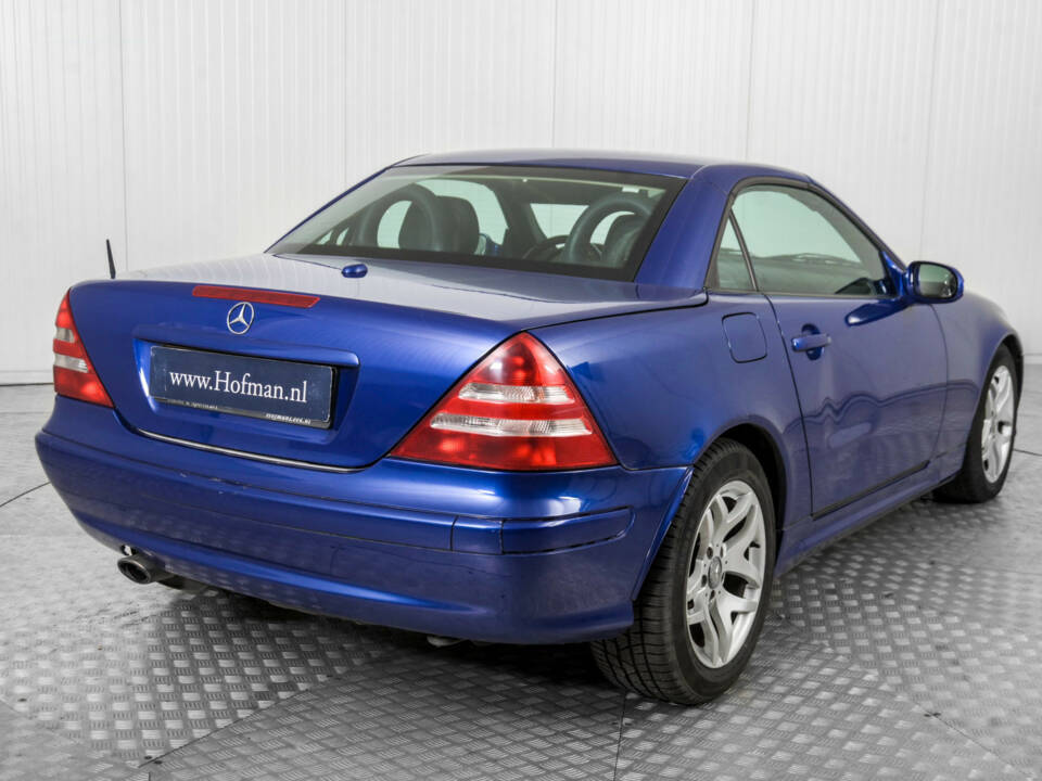 Immagine 27/39 di Mercedes-Benz SLK 200 Kompressor (2002)