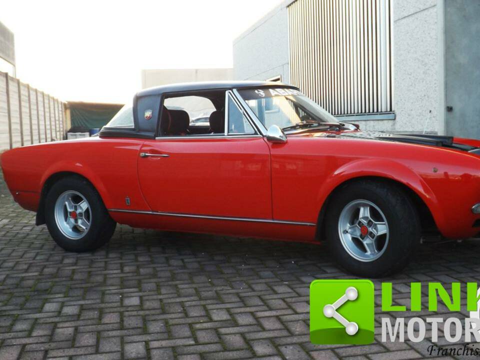 Image 3/10 de FIAT 124 Sport Spider (1967)