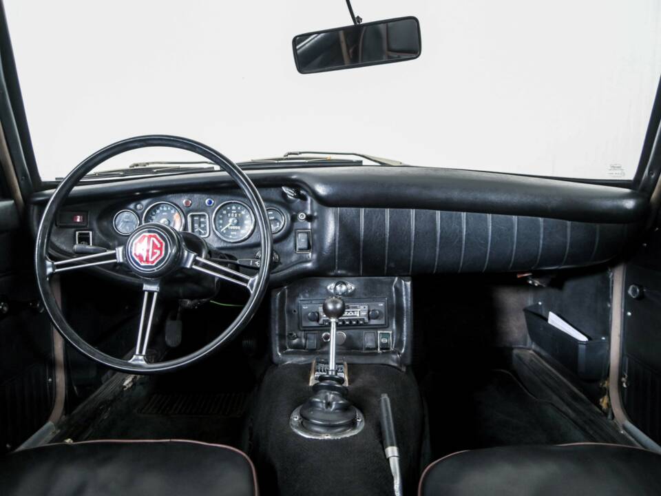 Bild 7/50 von MG MGB GT (1968)