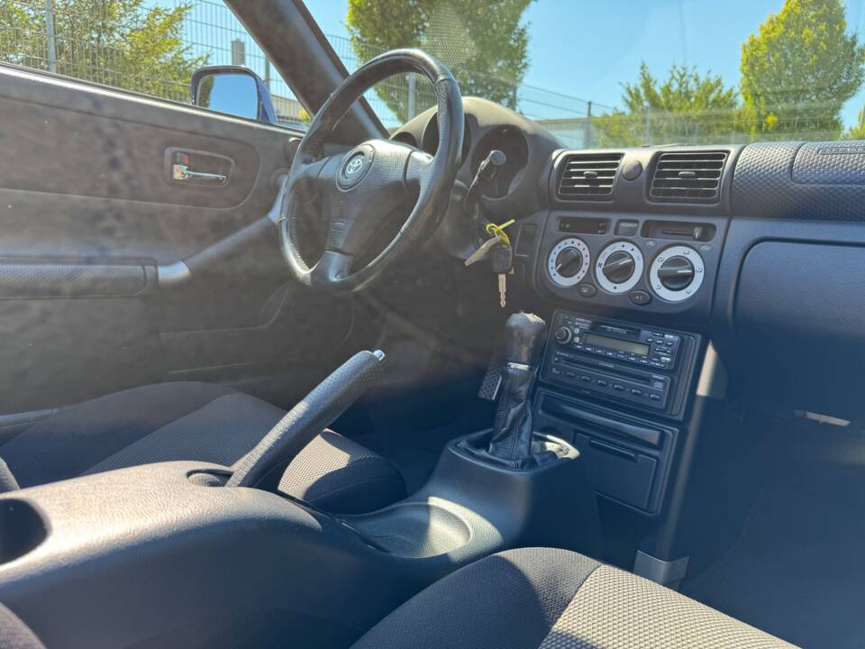 Image 19/23 de Toyota MR2 (2000)