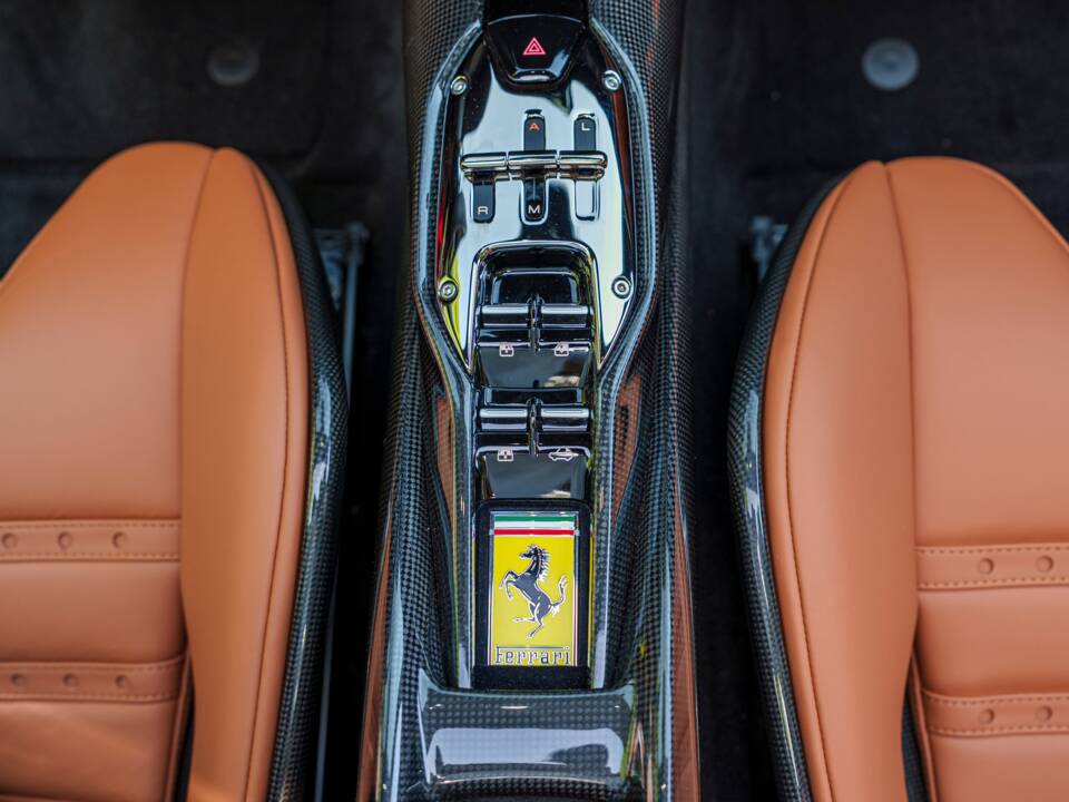 Image 26/37 of Ferrari SF90 Spider (2023)