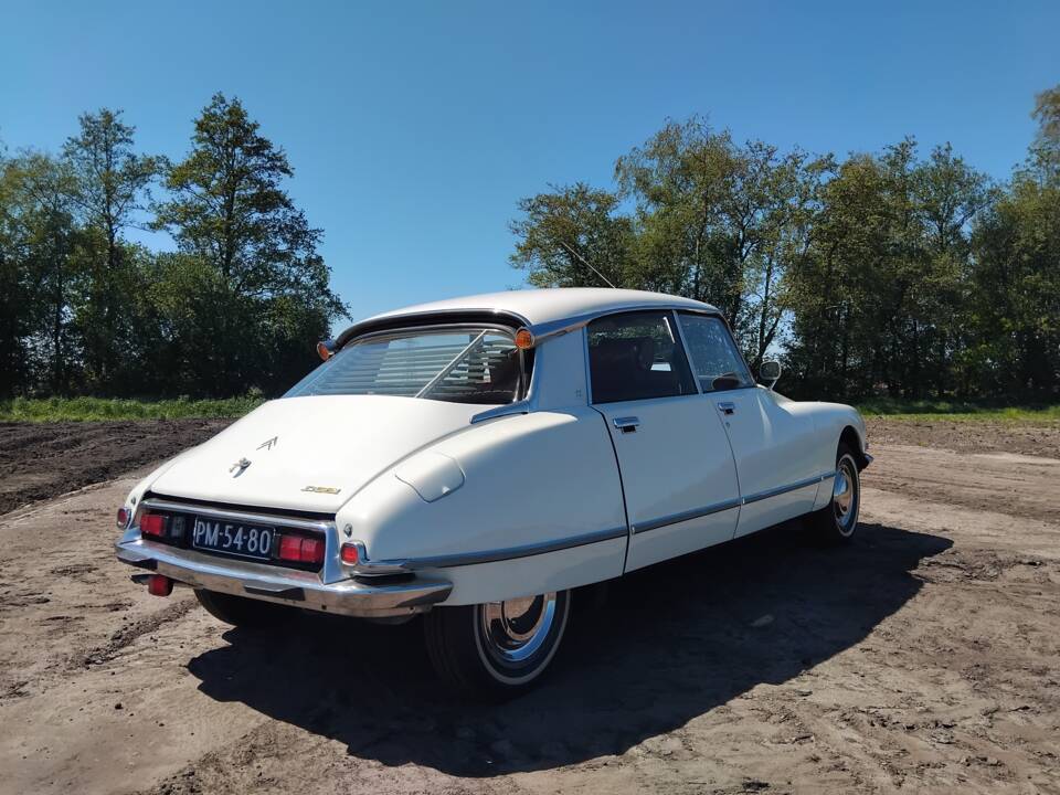 Image 7/40 of Citroën DS 21 (1972)