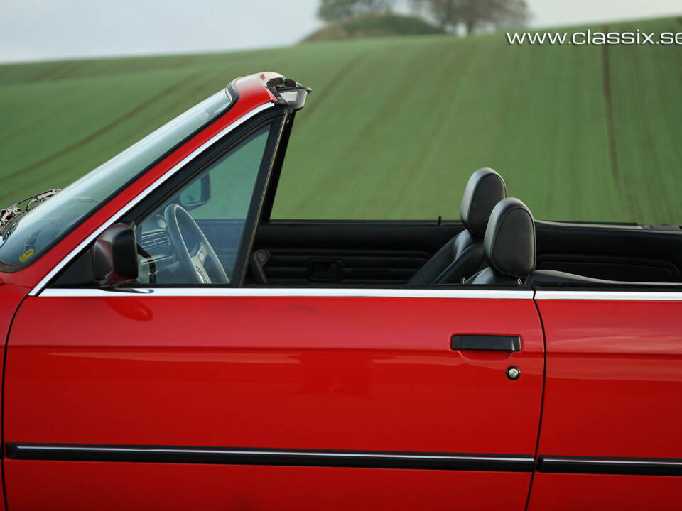Bild 25/29 von BMW 325i (1990)