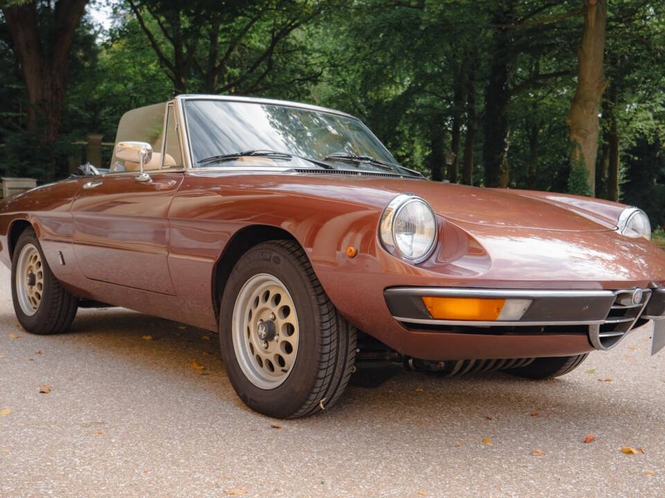 Image 18/34 de Alfa Romeo 2000 Spider Veloce (1980)