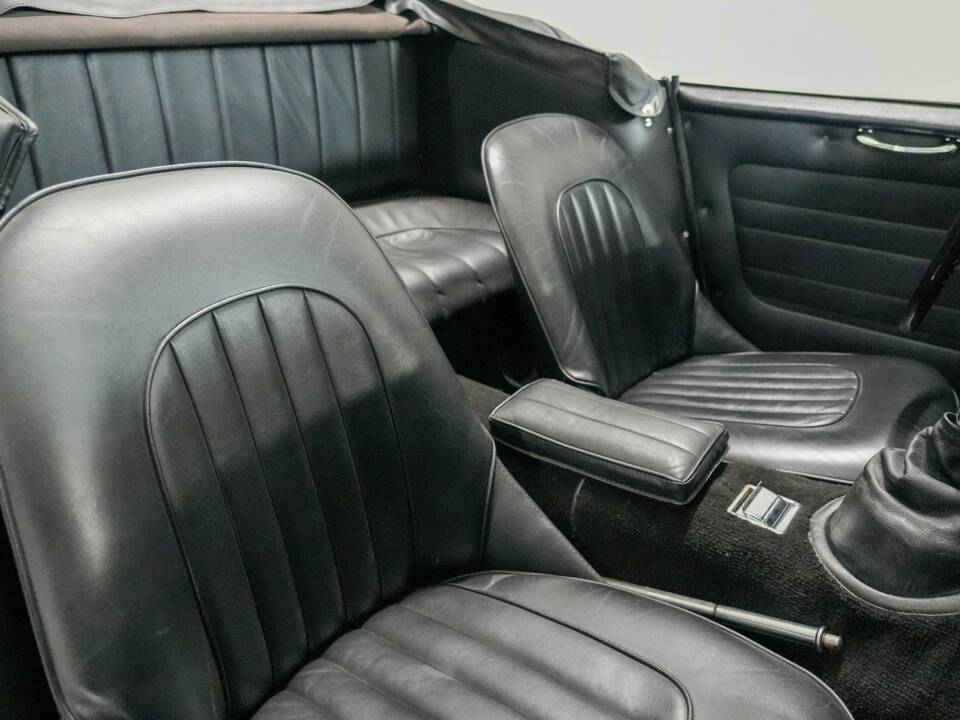 Image 3/43 of Austin-Healey 3000 Mk II (BJ7) (1963)