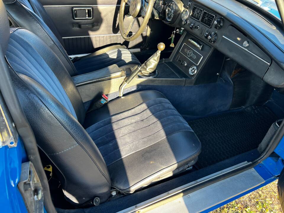 Image 36/50 of MG MGB GT (1972)