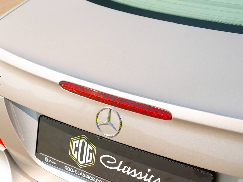 Image 21/49 of Mercedes-Benz CLK 280 (2006)
