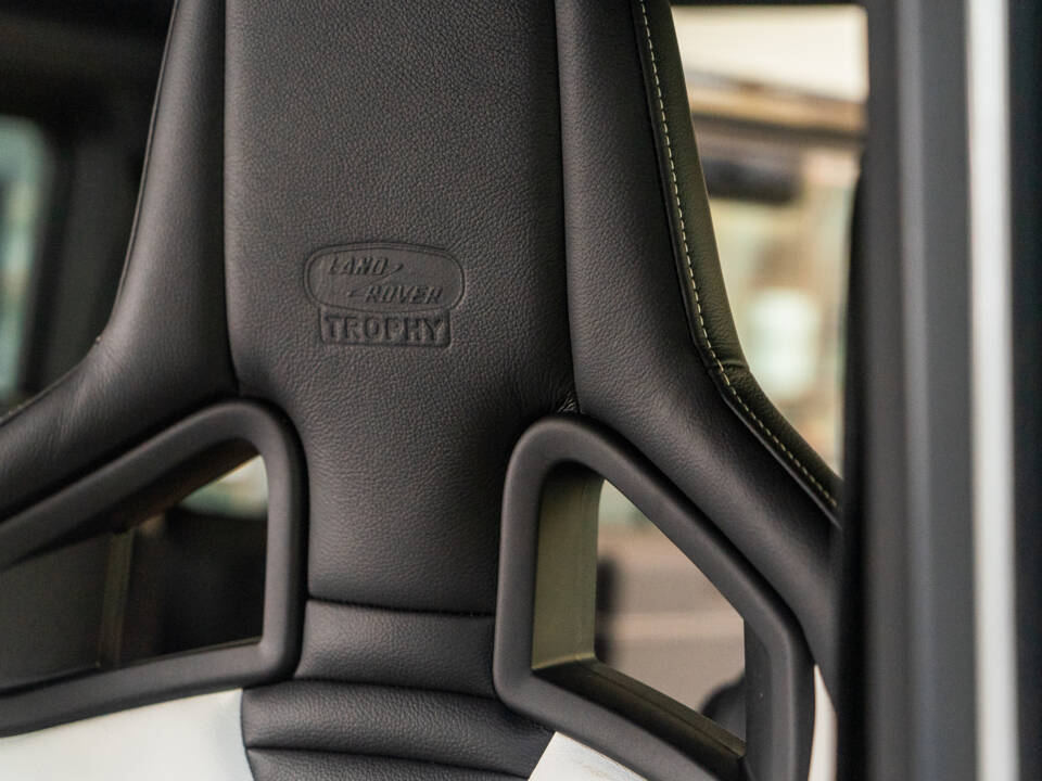 Bild 12/30 von Land Rover Defender 90 Works V8 (2012)