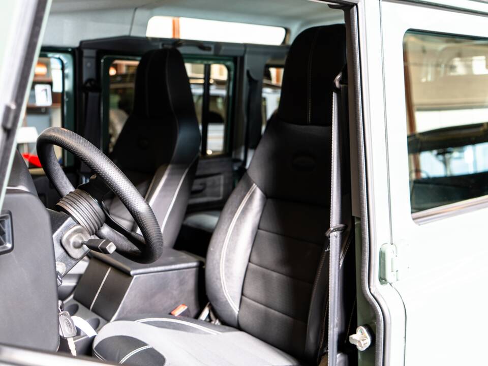 Image 13/24 of Land Rover Defender 110 (2013)