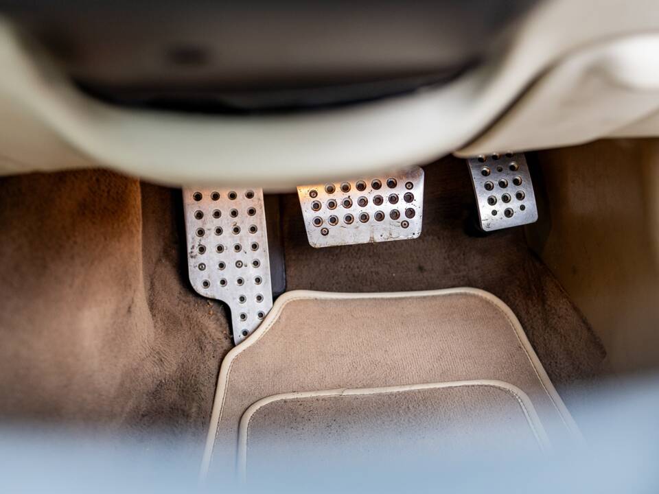 Afbeelding 33/50 van Jaguar XKR (1998)