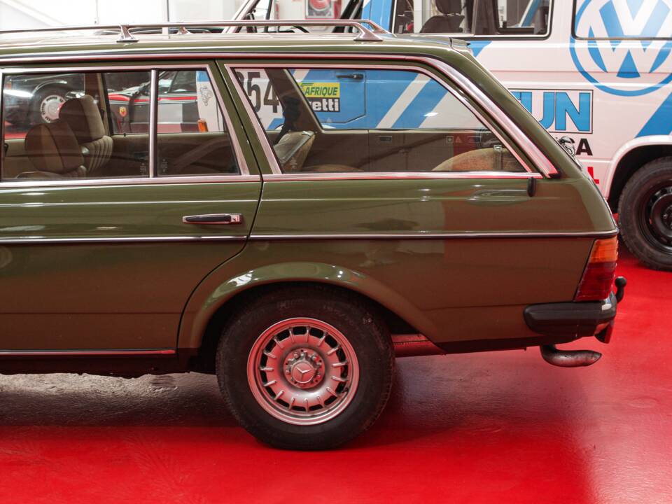 Bild 46/54 von Mercedes-Benz 250 T (1979)