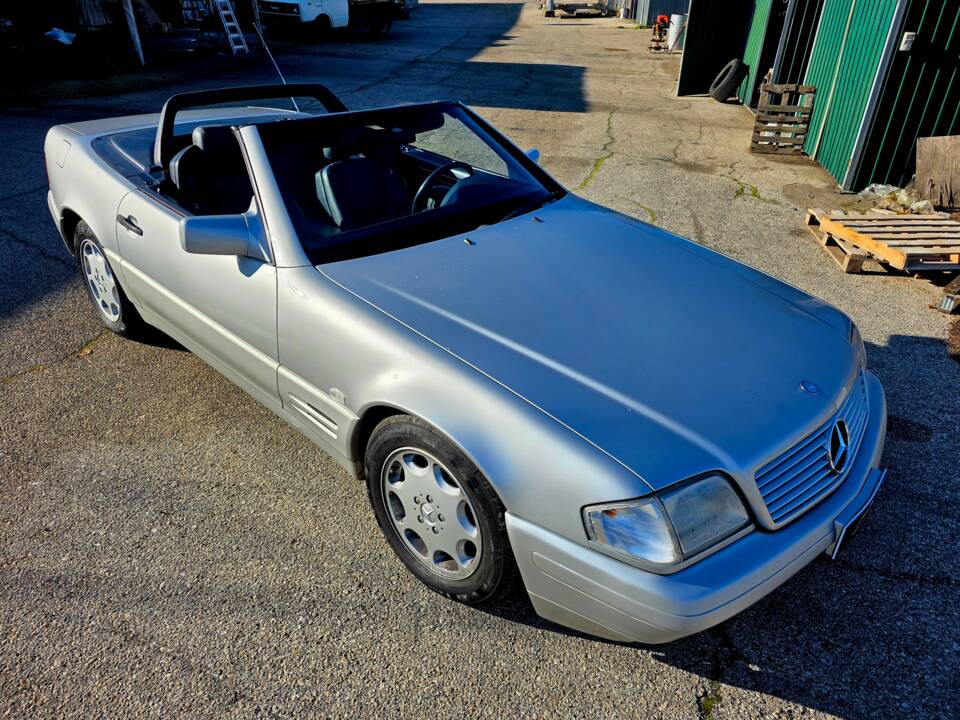 Bild 10/38 von Mercedes-Benz SL 500 (1998)
