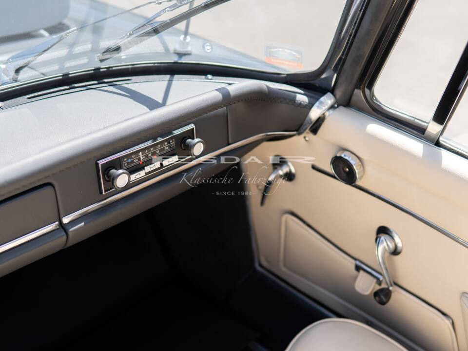 Image 25/31 of Alfa Romeo 2600 Spider (1963)