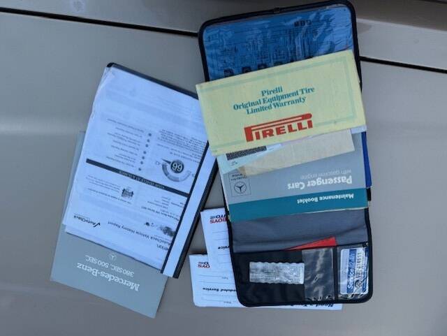 Image 20/22 of Mercedes-Benz 500 SEC (1984)