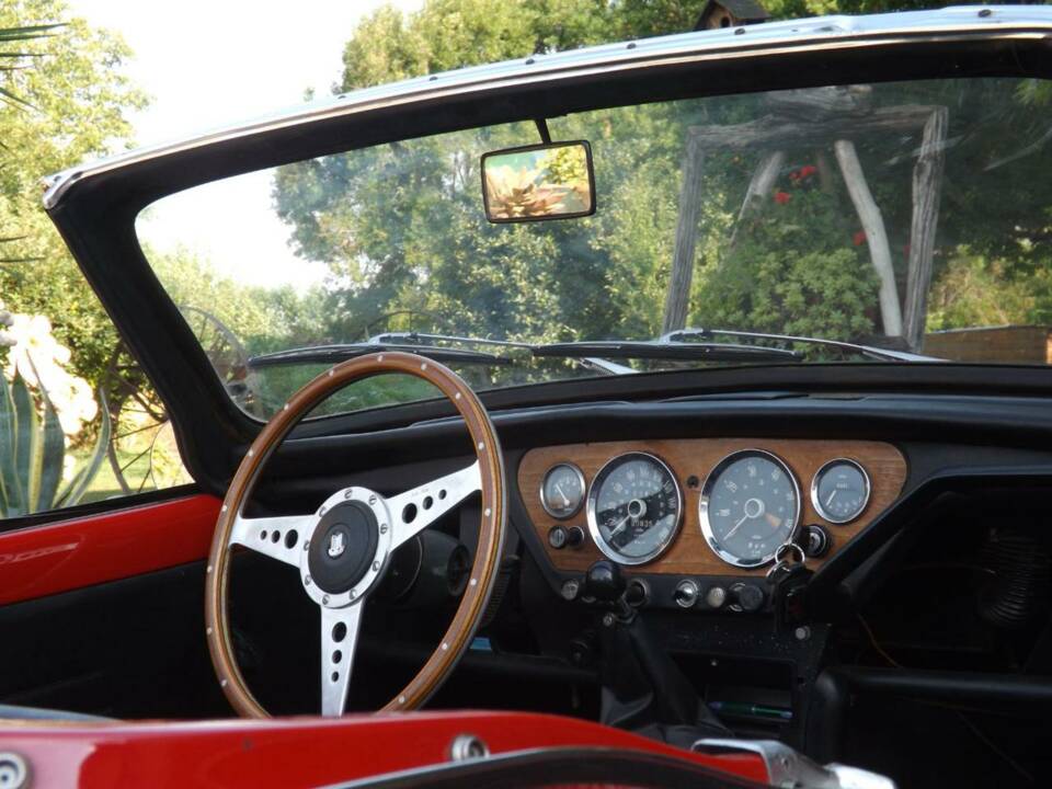 Image 17/50 of Triumph Spitfire Mk III (1968)