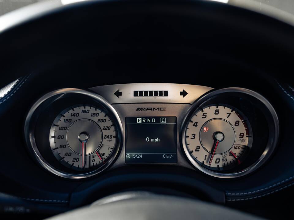 Bild 32/38 von Mercedes-Benz SLS AMG (2011)