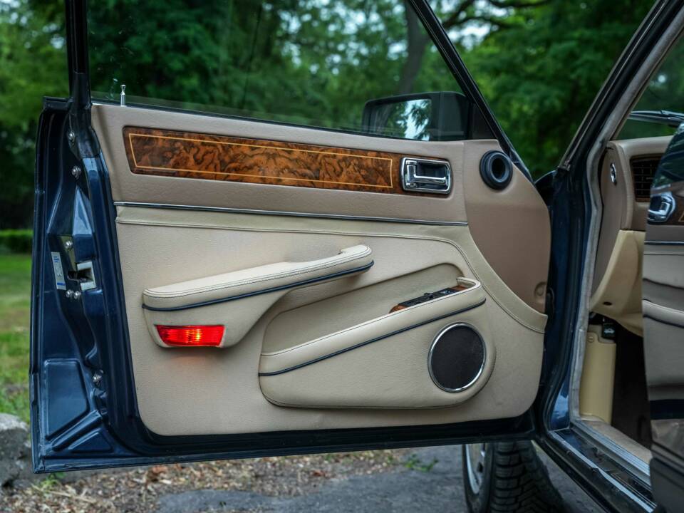 Immagine 30/55 di Jaguar XJ 40 (XJ-R) (1990)