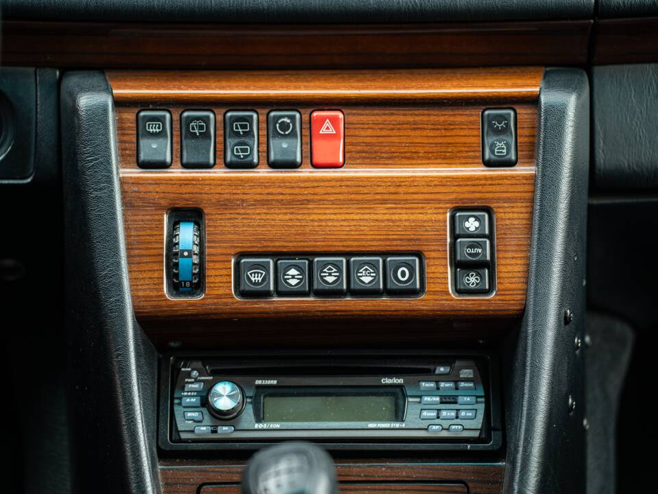 Imagen 37/72 de Mercedes-Benz 250 TD (1991)