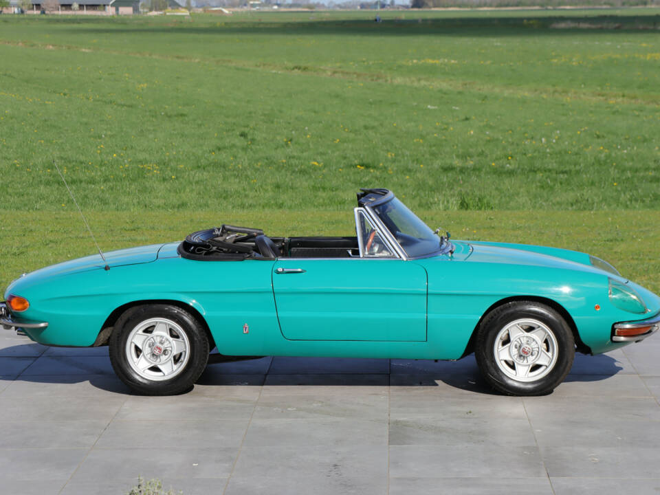 Image 4/50 of Alfa Romeo 1750 Spider Veloce (1969)