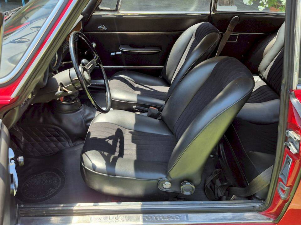 Afbeelding 30/63 van Alfa Romeo Giulia GT 1300 Junior (1971)