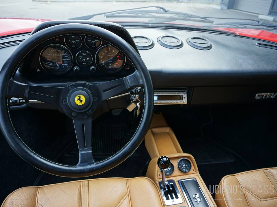 Image 30/44 de Ferrari 308 GTBi (1981)