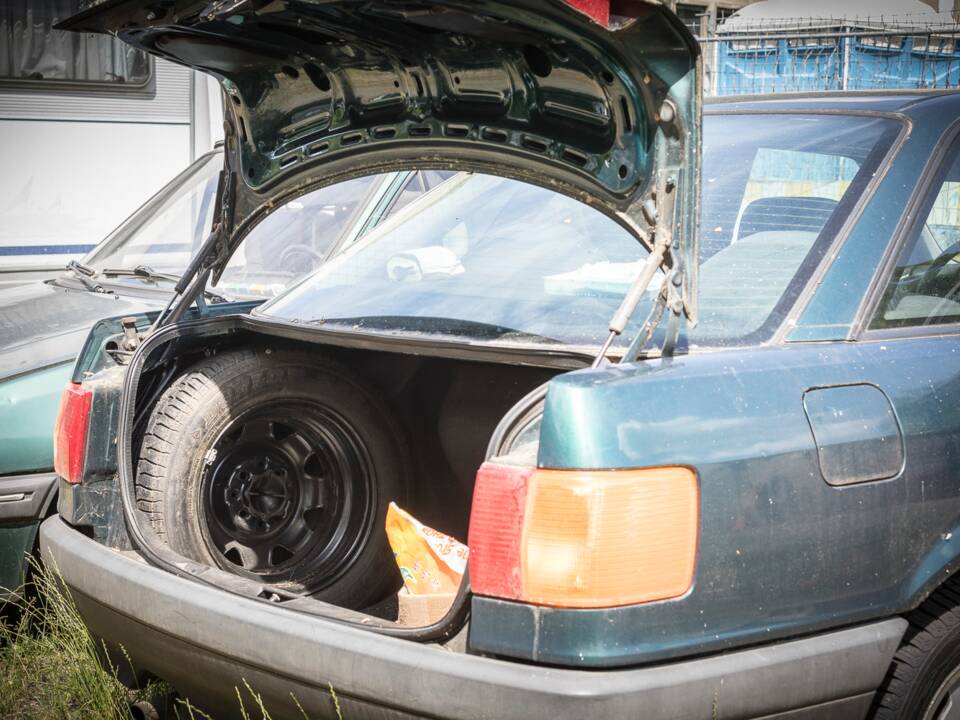 Image 13/18 of Audi 80 1.6 (1990)