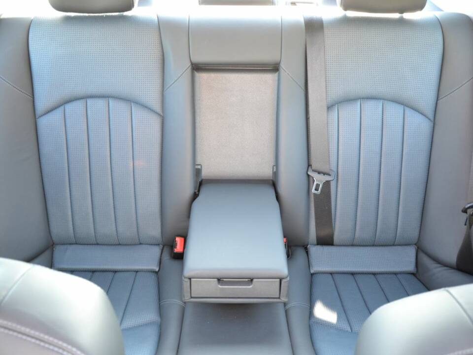 Imagen 27/100 de Mercedes-Benz E 55 AMG (2003)