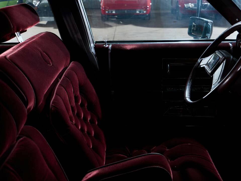 Image 50/58 of Cadillac Brougham Elegance (1988)