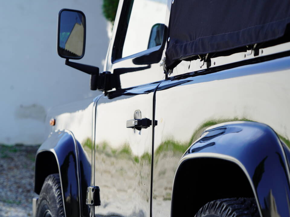 Bild 42/97 von Land Rover Defender 90 Td5 (2000)