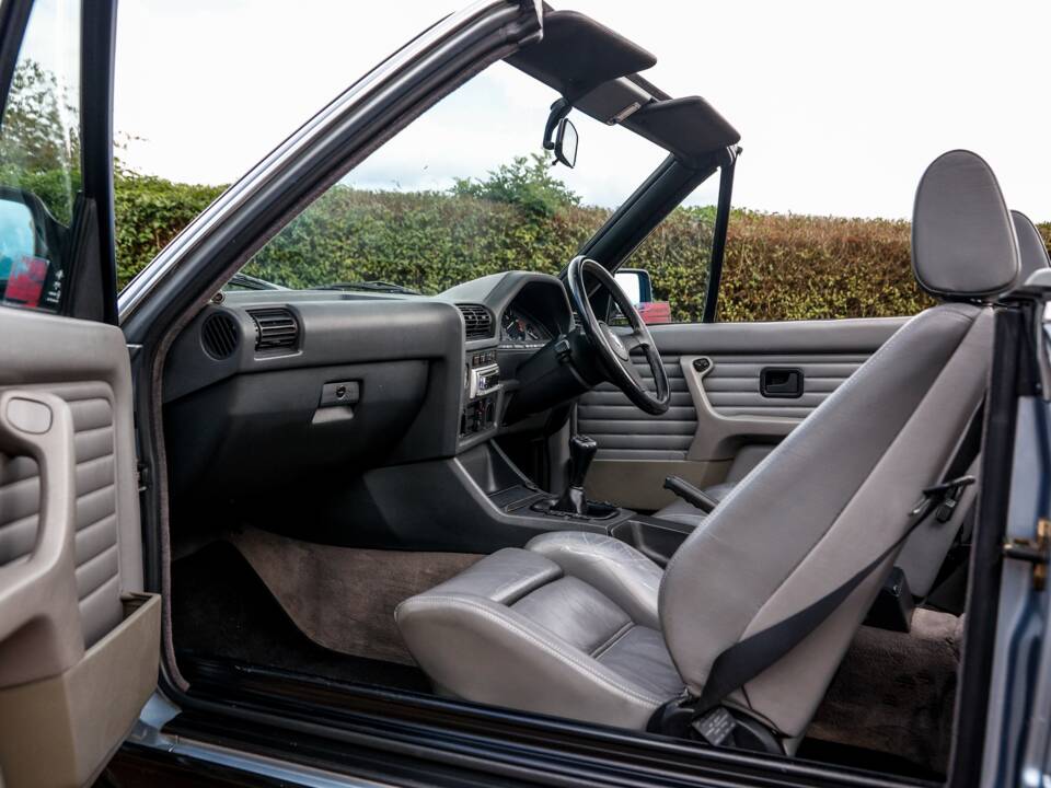 Immagine 14/28 di BMW 318i (1993)