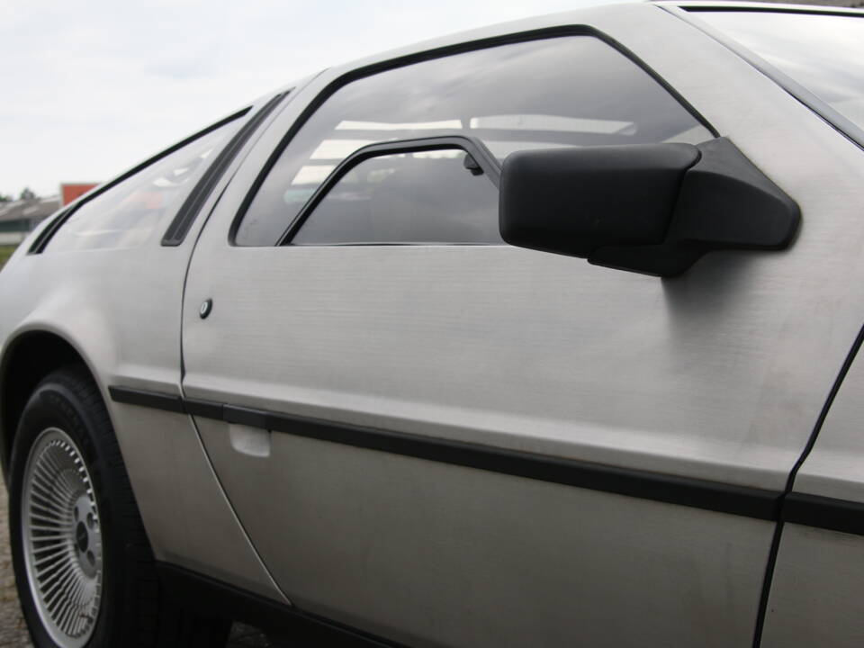 Image 58/92 of DeLorean DMC-12 (1982)
