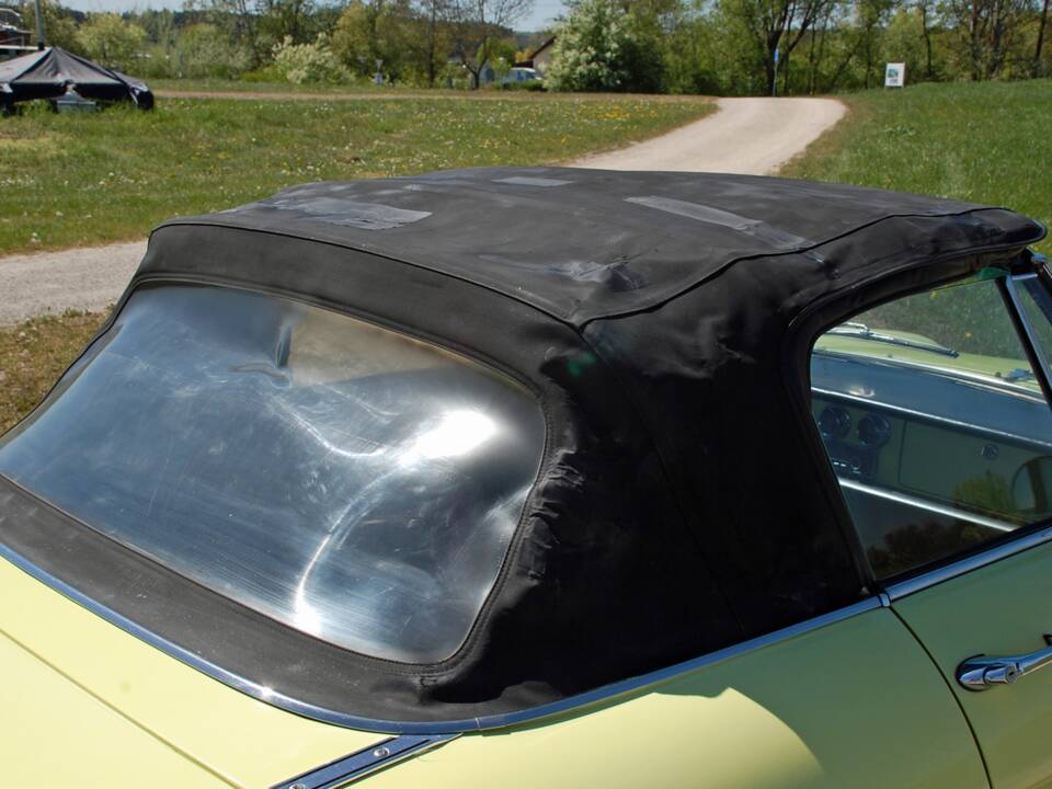 Image 15/24 of Alfa Romeo 1600 Spider (1976)