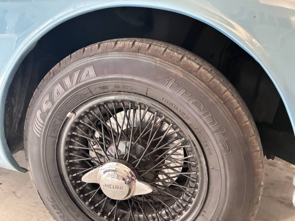 Image 31/38 of Jaguar Mk II 2.4 (1968)