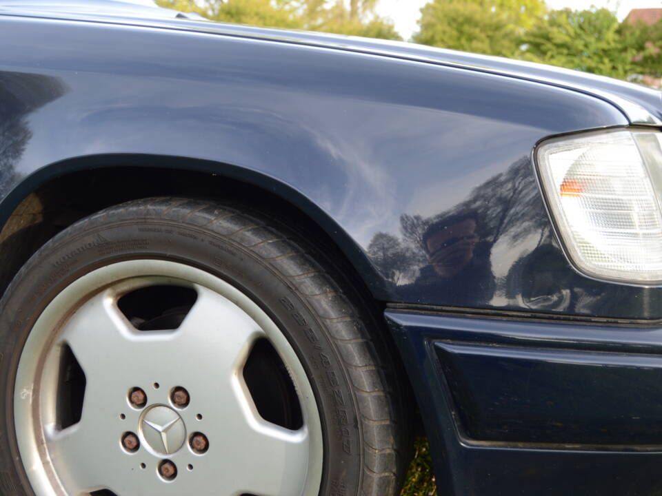 Image 18/22 of Mercedes-Benz 300 CE-24 (1993)