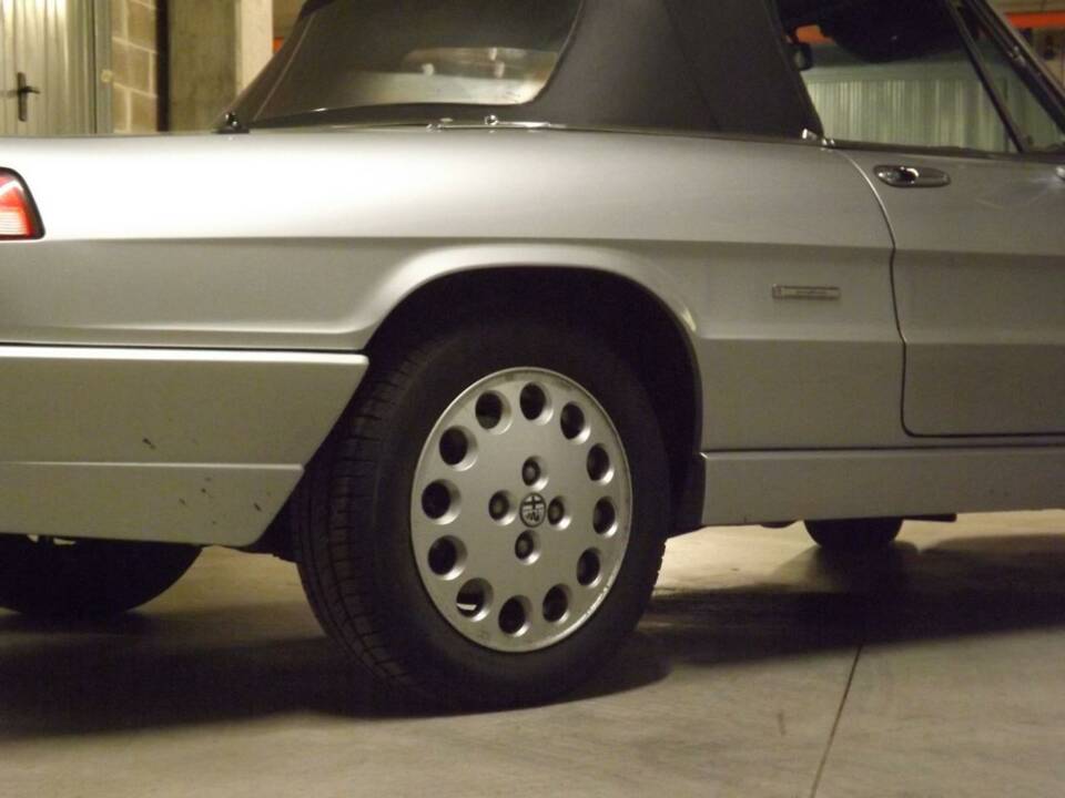 Bild 17/50 von Alfa Romeo 2.0 Spider (1992)