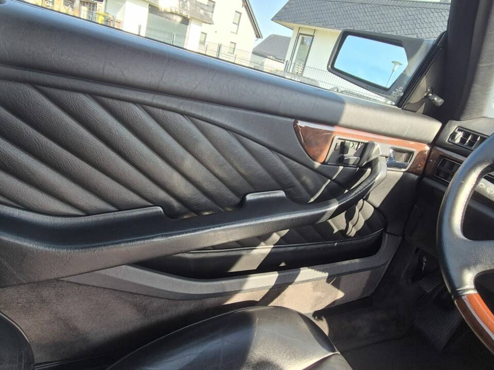 Bild 19/33 von Mercedes-Benz 560 SEC (1989)