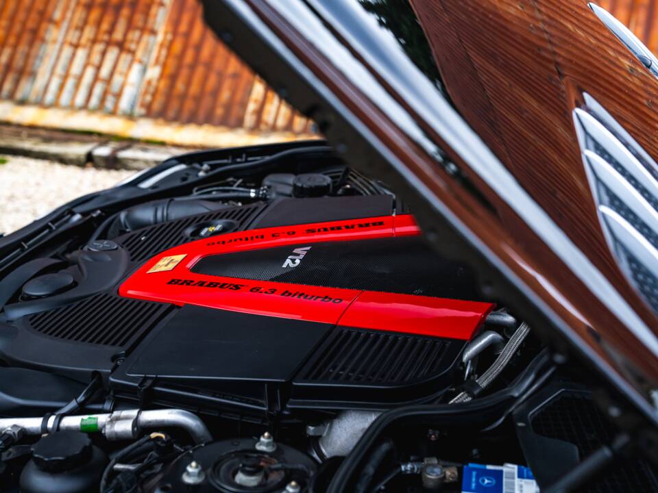 Image 40/47 of Mercedes-Benz SL 600 (2004)