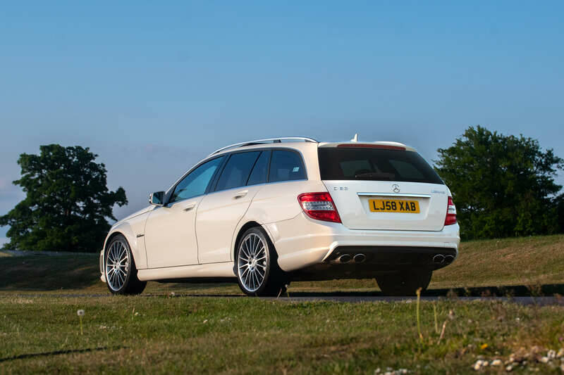 Immagine 33/50 di Mercedes-Benz C 63 AMG T (2009)